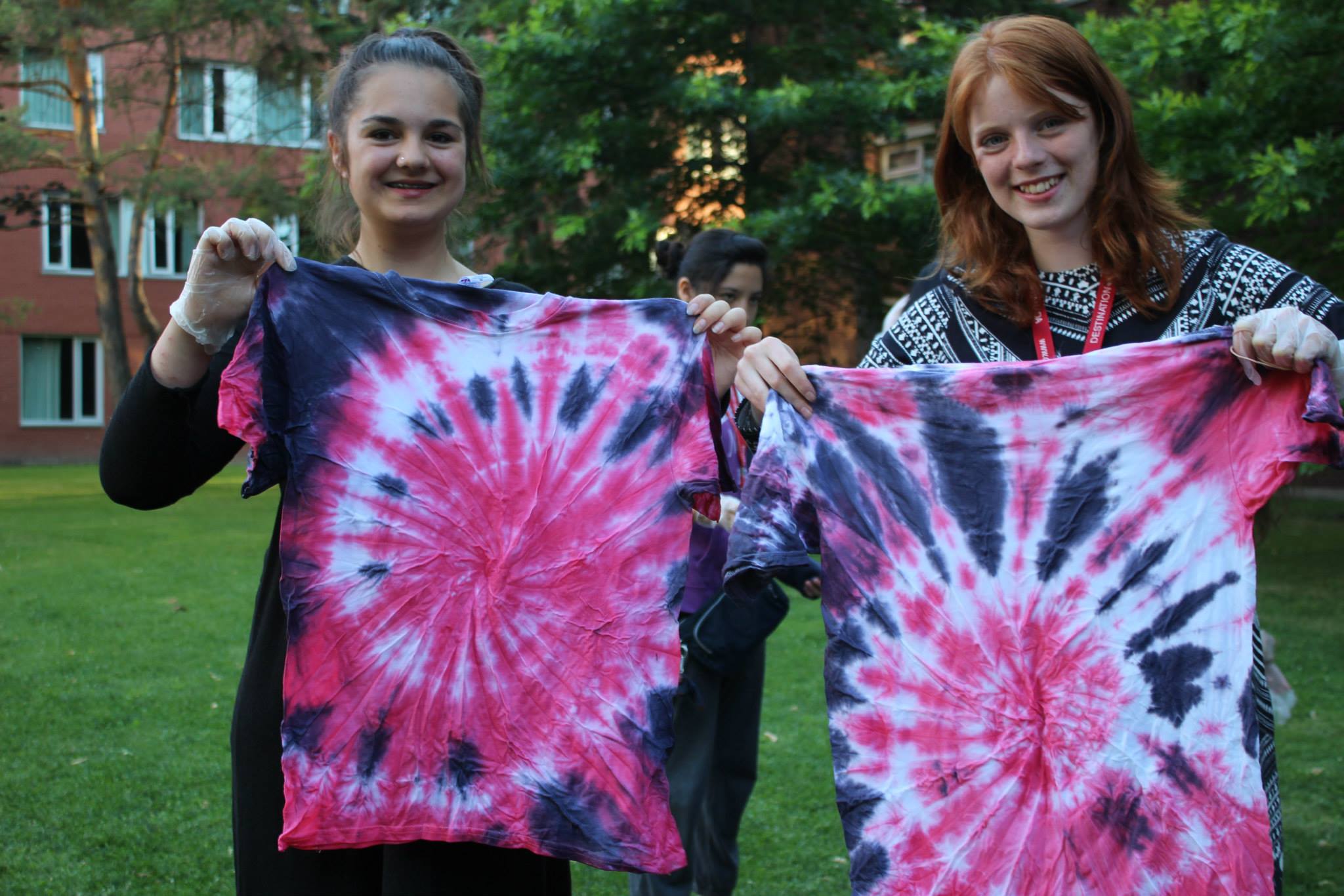 Kids tie dye their team colours as they take part in Destination Canada’s Olympic activities